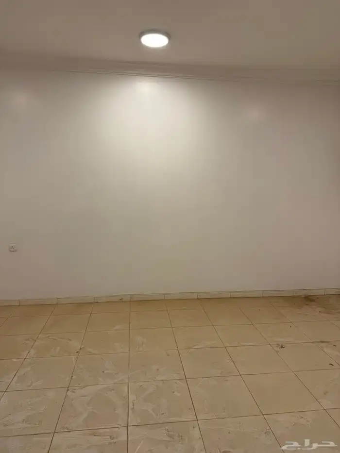 شقة خمس غرف دور ارضي ومدخل خاص حي السلام 12