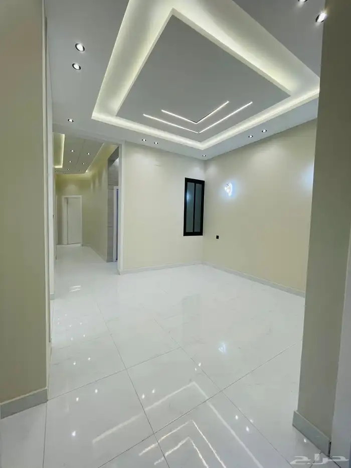 للبيع ادوار ارضي بحوش مدخل سيارة من 550 الف شمال الخميس 11