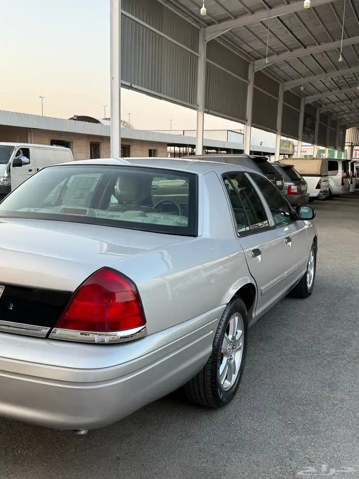 للبيع فورد فكتوريا 2011 نظيف شرط 8