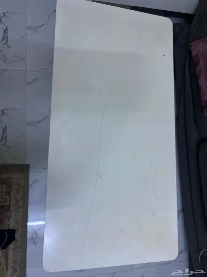طاوله بيضاء خشبيه 0