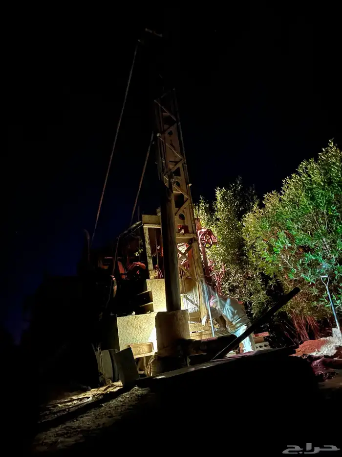 يوجد لدي حفار ارتوزي في العلا حفر آبار تشفيط تعميق 1