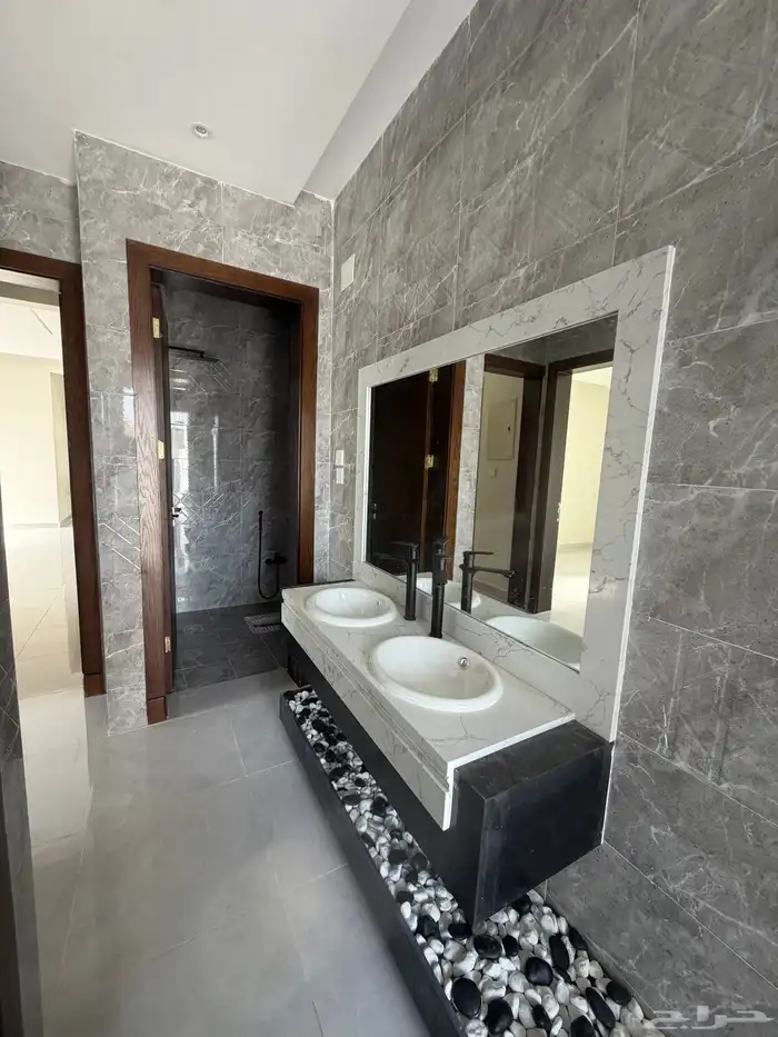 شقق ارضيه حي البوادي 4