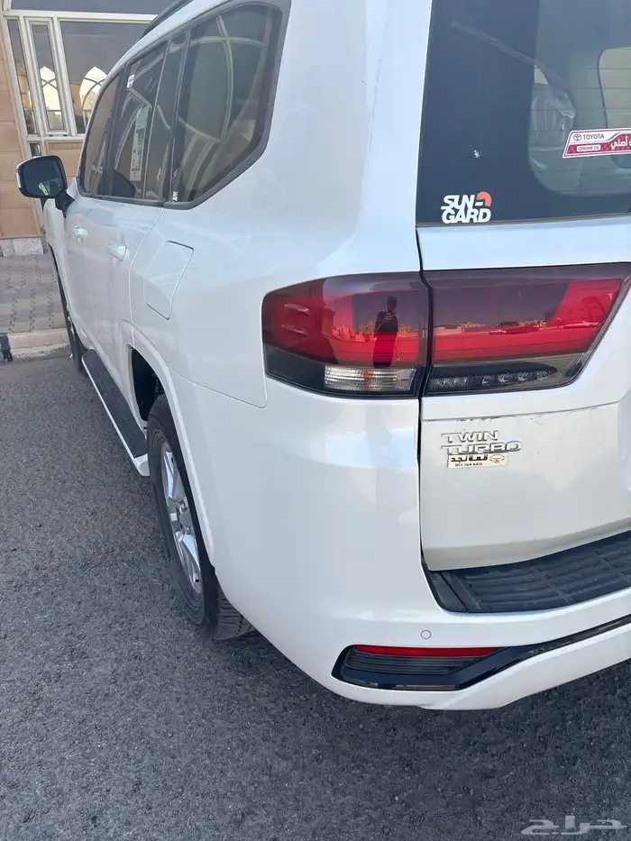 لاندكروزر2025 5