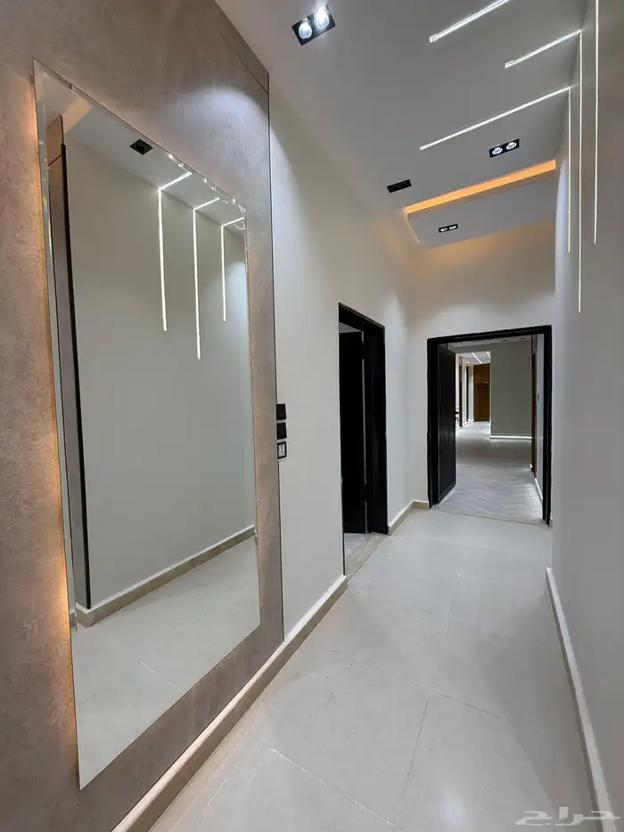 للبيع شقق ارضيه ببايكة سيارة وشقق علويه بمصعد ف حي الموسي 23