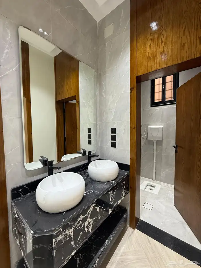 للبيع شقق ارضيه ببايكة سيارة وشقق علويه بمصعد ف حي الموسي 28