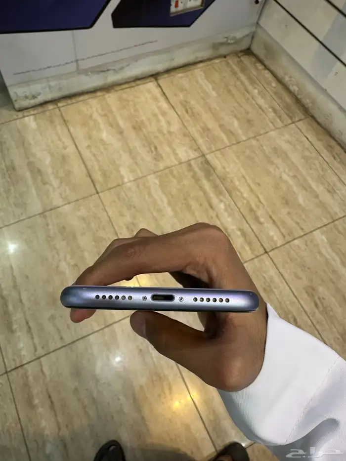 آيفون 11 عادي 4