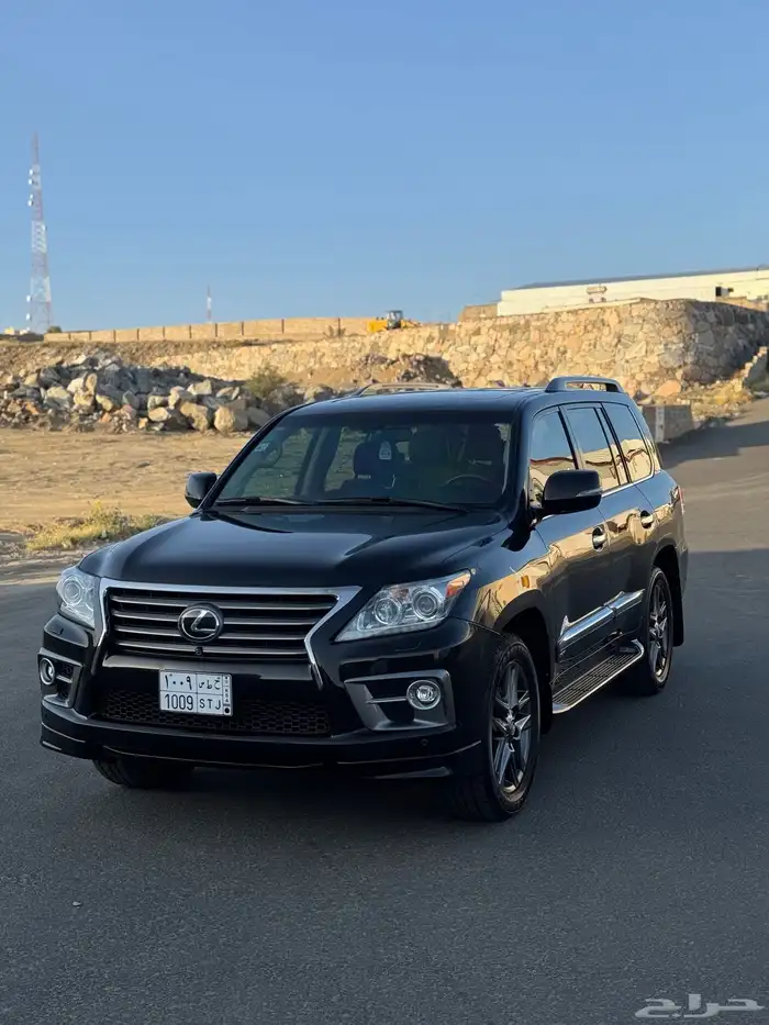 لكزس 2015 اسود عداد قليل 9