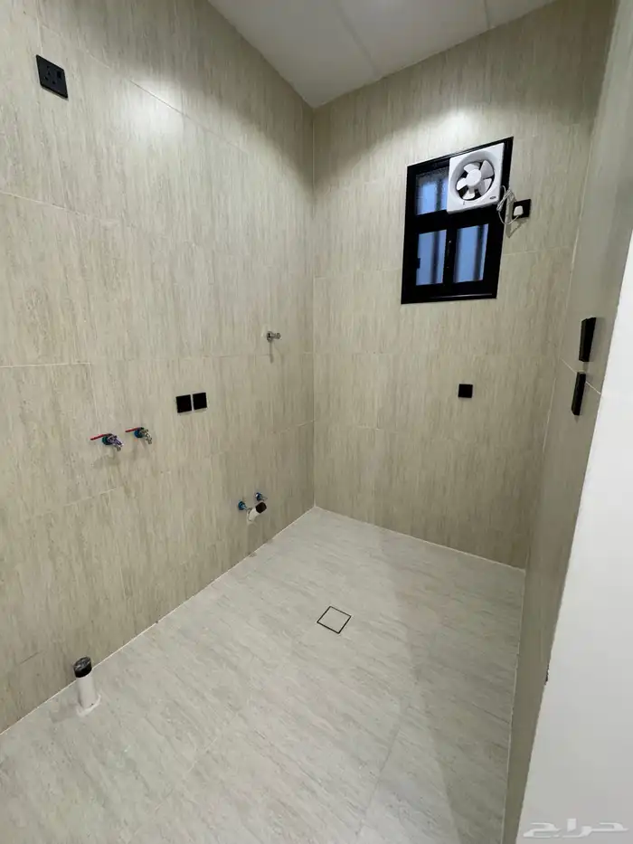 للبيع بأحد رفيده روف علوي دور ثاني مع ملحق مدخل مستقل 26