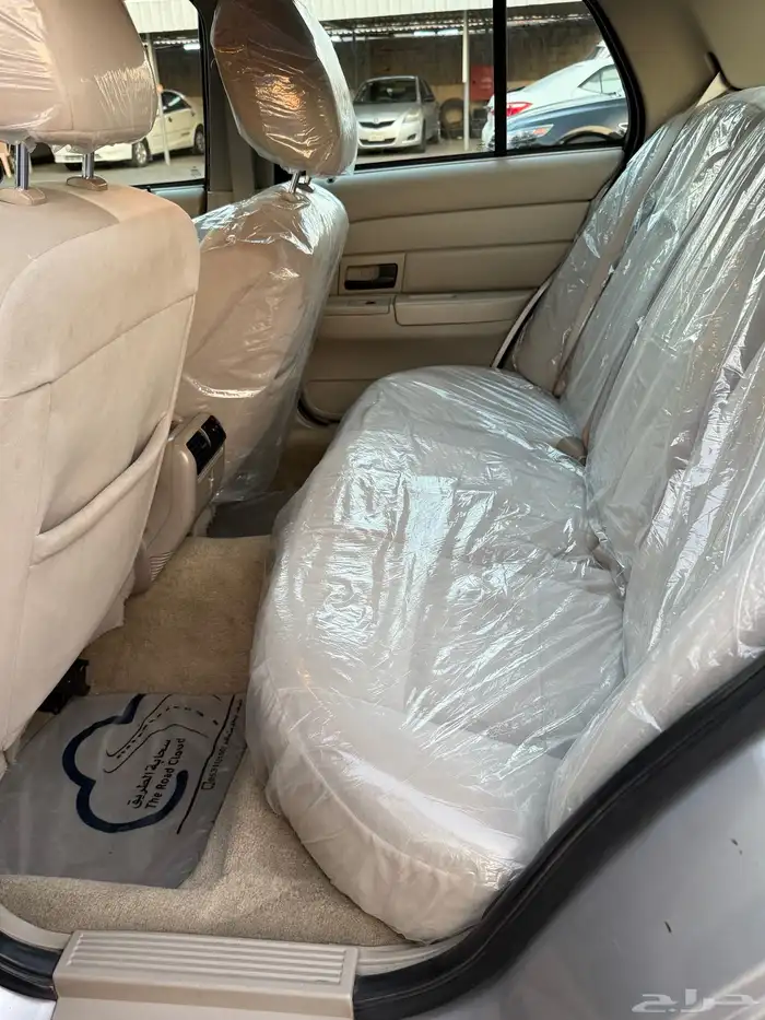 للبيع فورد فكتوريا 2011 نظيف شرط 17