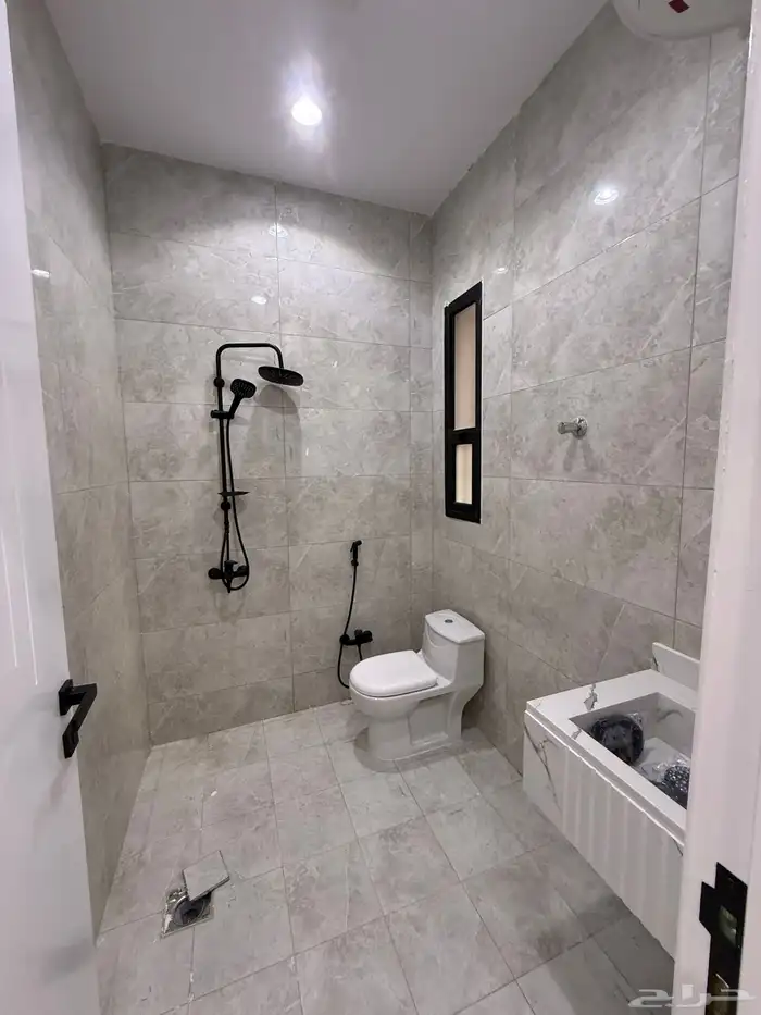 للبيع روف بملحق علوي بحوش حي الراقي خميس مشيط 780الف 14