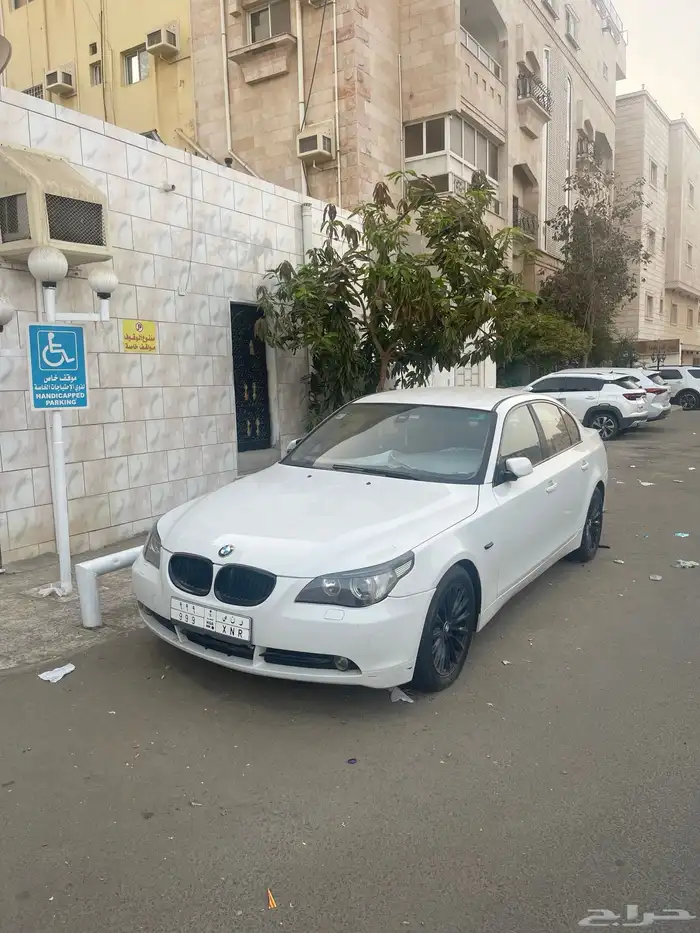 سياره بي ام 520 0