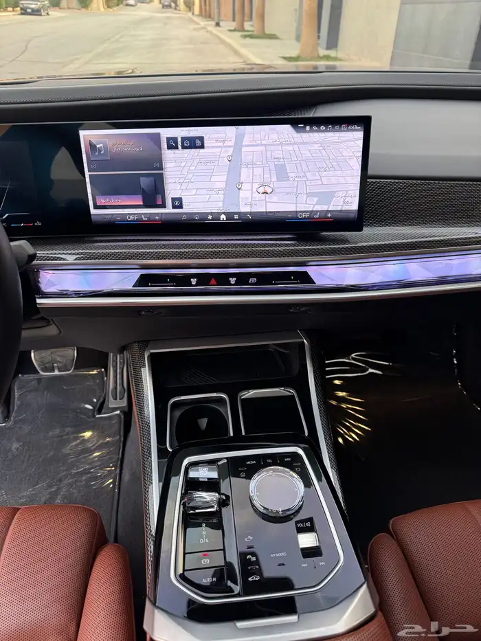 بي ام دبليو الفئة السابعة 735i - 2023 28