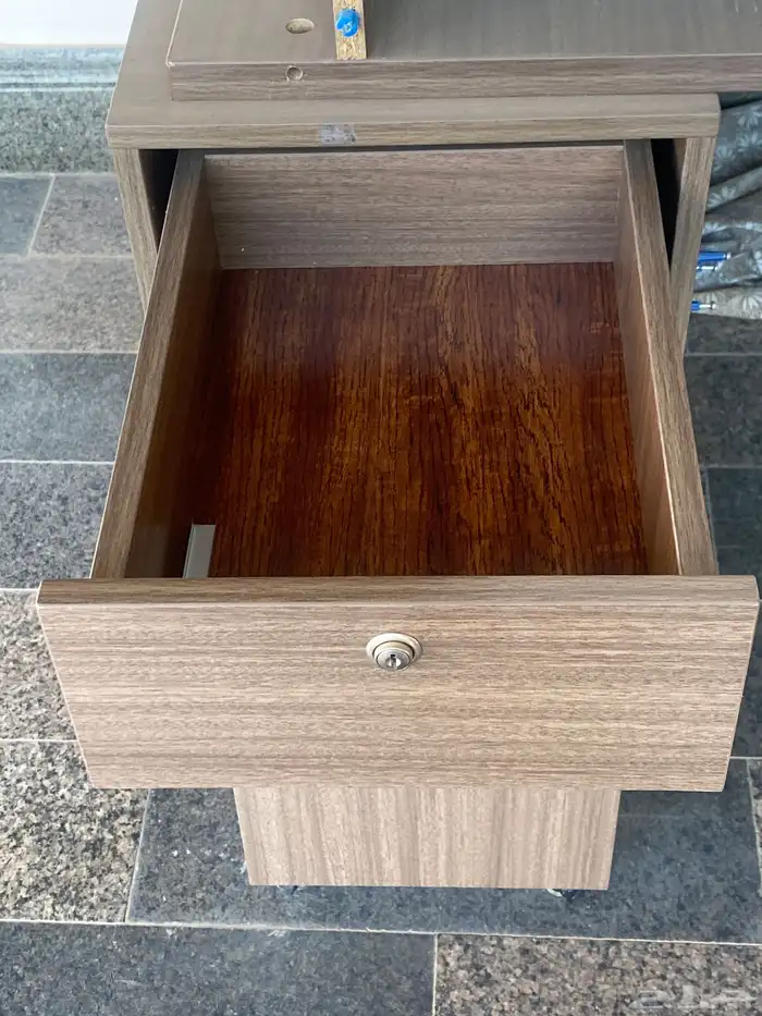 مكتب شركات ثنائي وكراسي مكتبيه 1