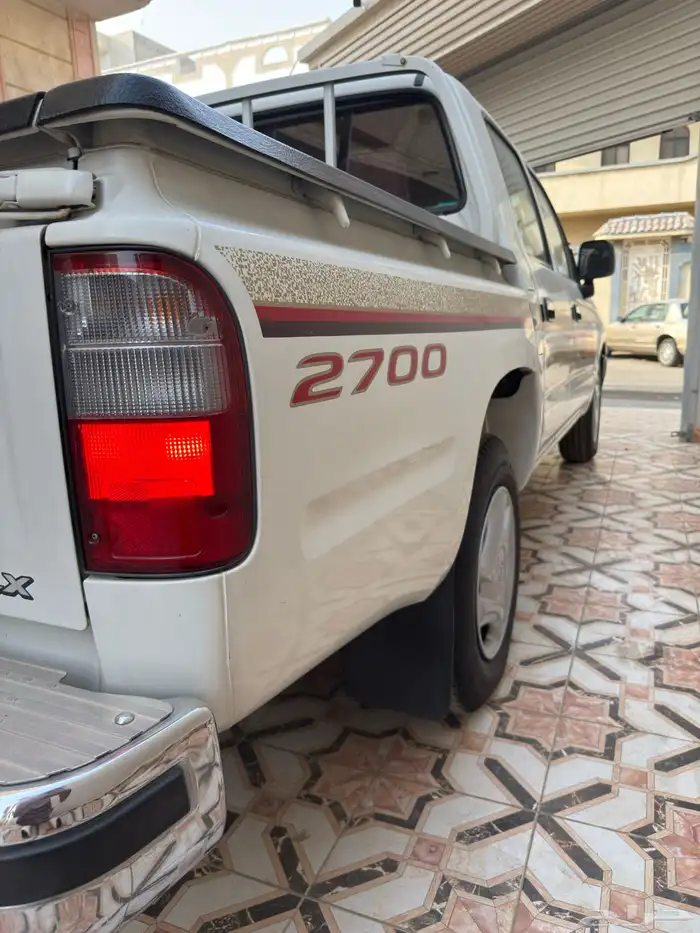 هايلكس 2001 مخزن 20