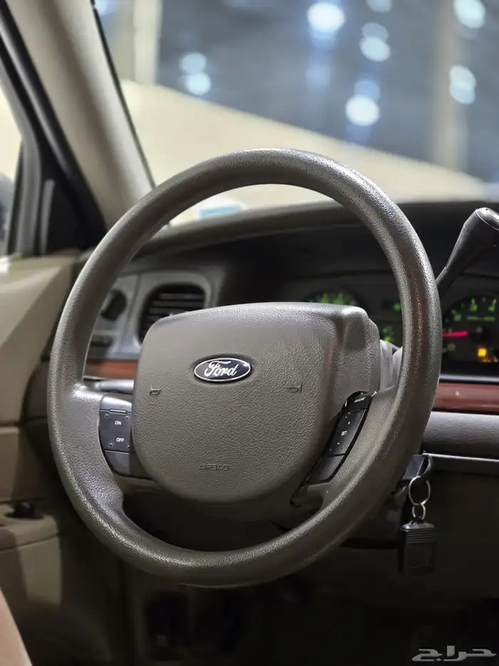 فورد فكتوريا موديل 2011 بحالة ممتازة 15