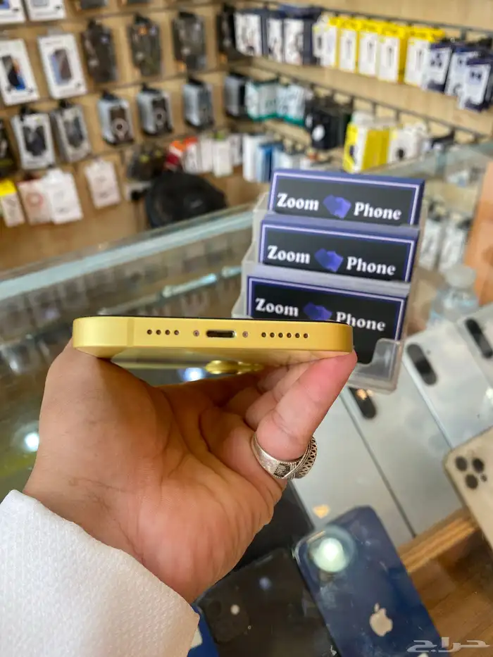 ايفون 14 ابلس لون اصفر 3