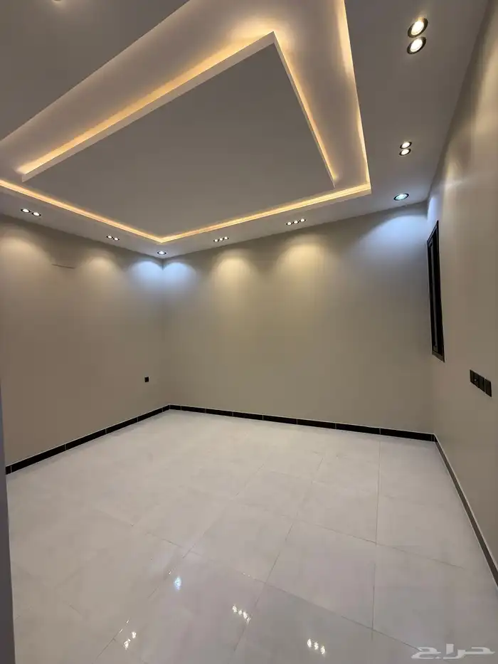 للبيع شقه دور ارضى بحوش بموقع مكتمل الخدمات بحى الموسى 20