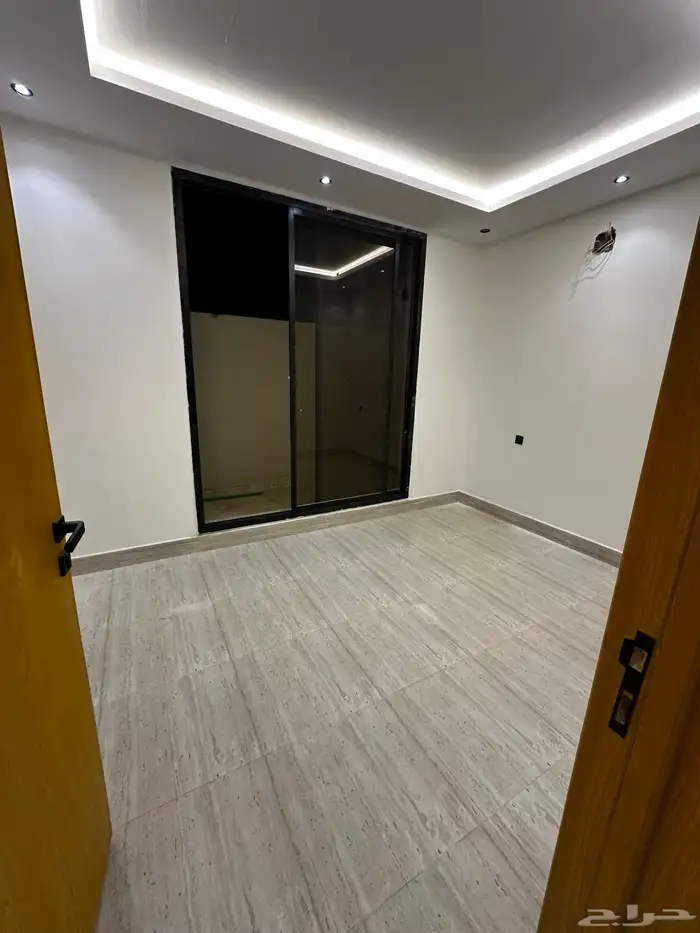 فله توان هاوس للبيع في حي طويق 11