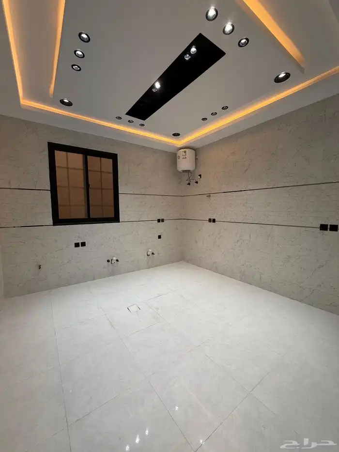 للبيع شقق ارضيه ببايكة سيارة وشقق علويه بمصعد ف حي الموسي 33