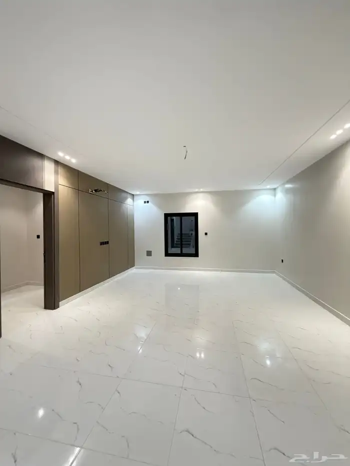 فيلا للبيع حي البشائر مساحة 450م 8غرف 2مجلس- مقلط 20