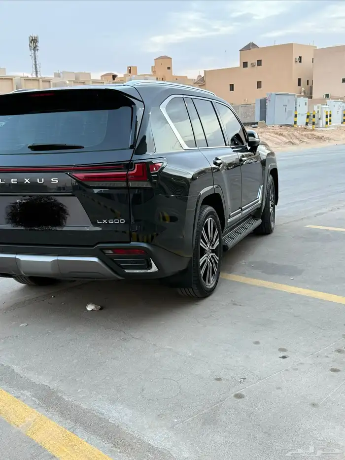 للبيع لكزس 2022 بي بي اسود سعودي 4