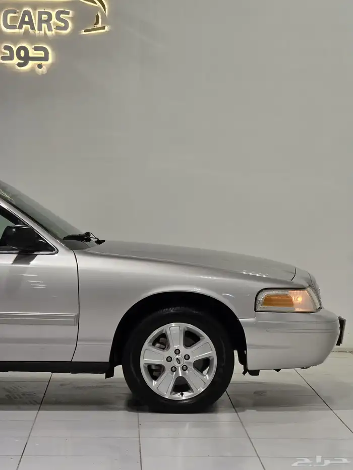 فورد فكتوريا موديل 2011 بحالة ممتازة 6