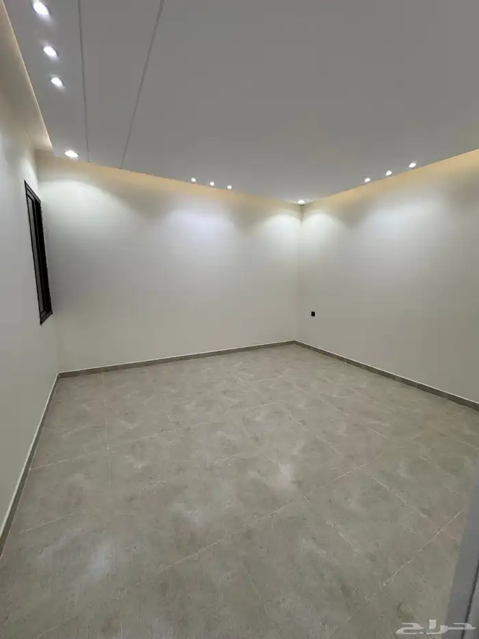 للبيع شقق تمليك علوي بسطح خاص ومصعد شغال بالاسكان شارع 25 م 19