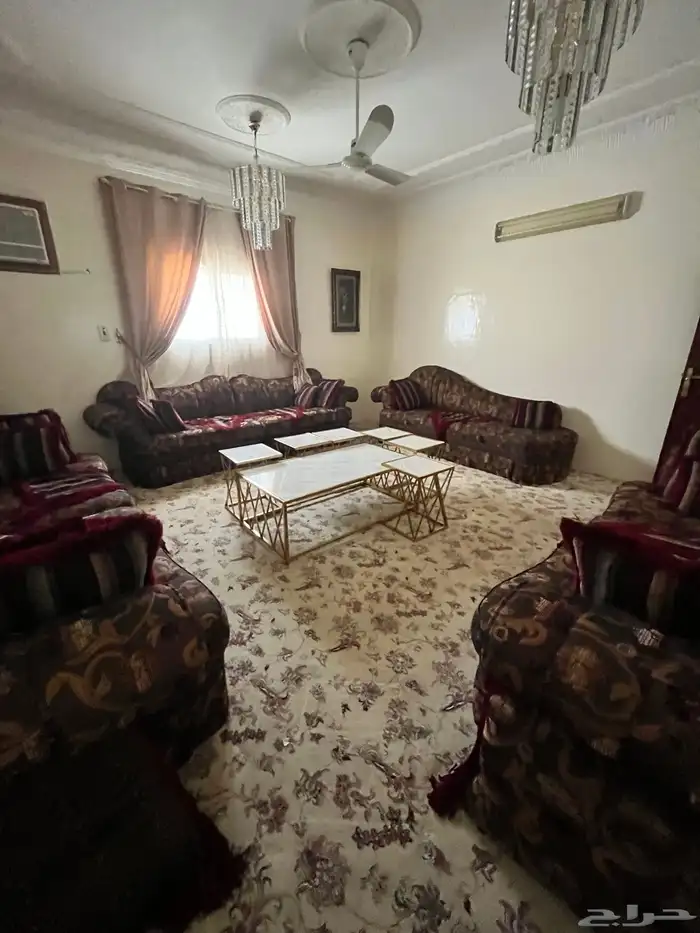 كنب مجلس نساء مع الطاولات واللوحة للبيع مقاس 5 5 7