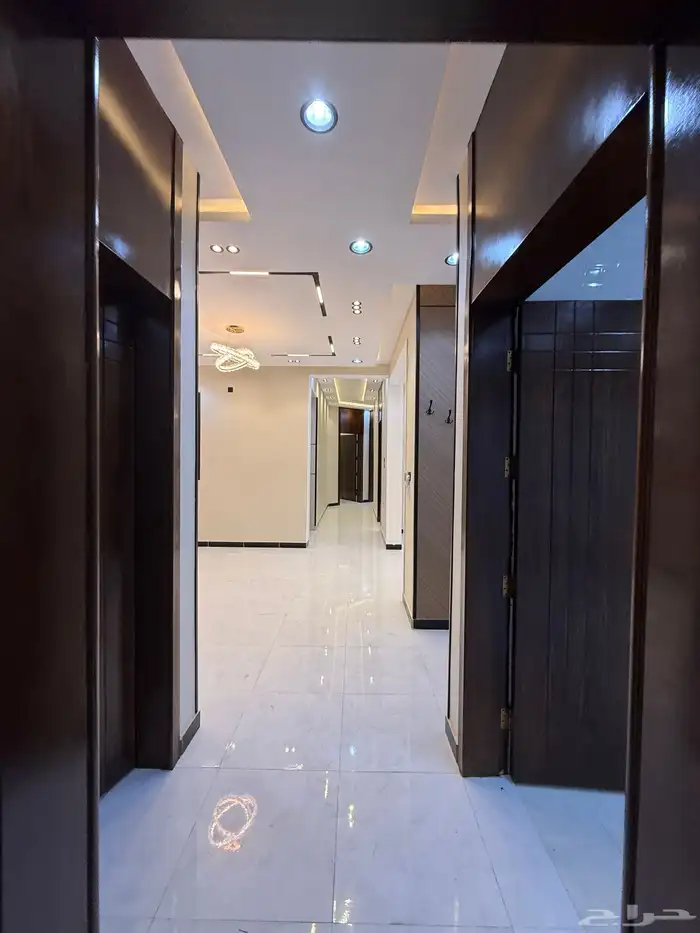 للبيع شقه دور ارضى بحوش بموقع مكتمل الخدمات بحى الموسى 7