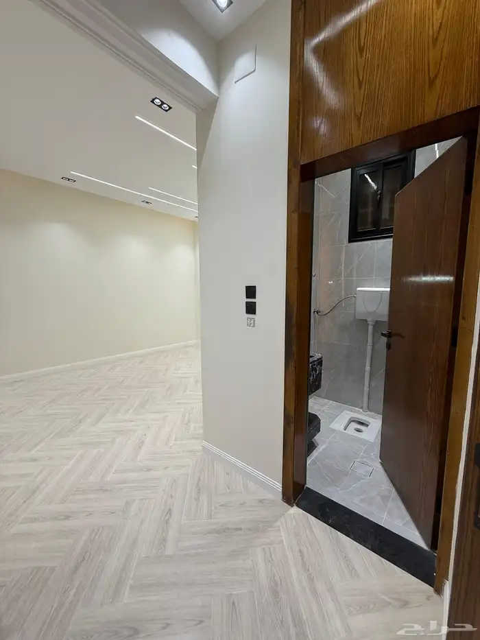 للبيع شقق ارضيه ببايكة سيارة وشقق علويه بمصعد ف حي الموسي 41