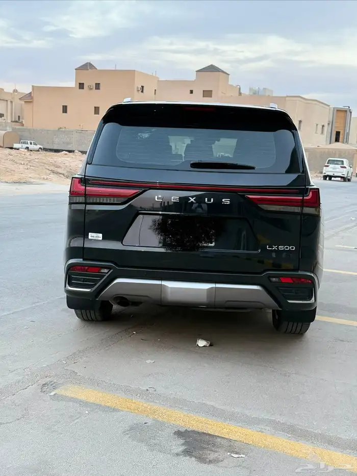 للبيع لكزس 2022 بي بي اسود سعودي 9