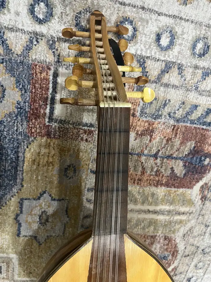 آلة عود موسيقي 1