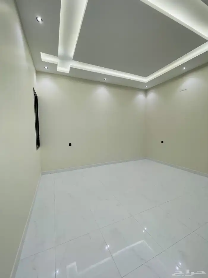 للبيع ادوار ارضي بحوش مدخل سيارة من 550 الف شمال الخميس 19