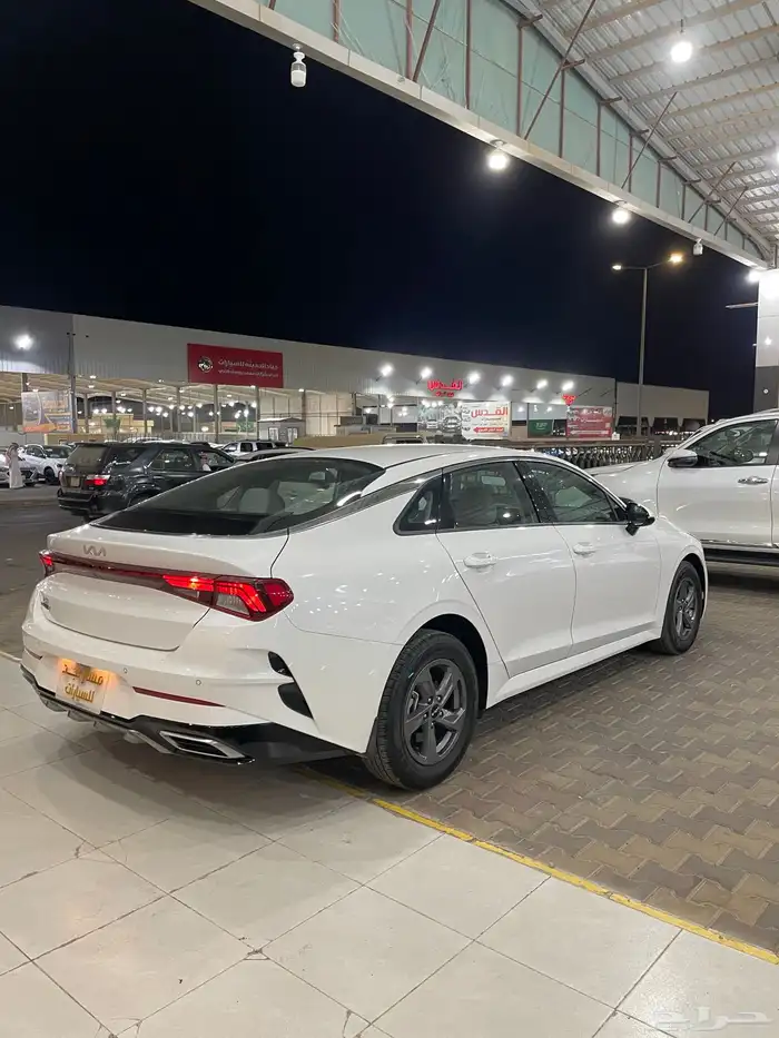 كيا كي 5 موديل 2023 ستاندر 8