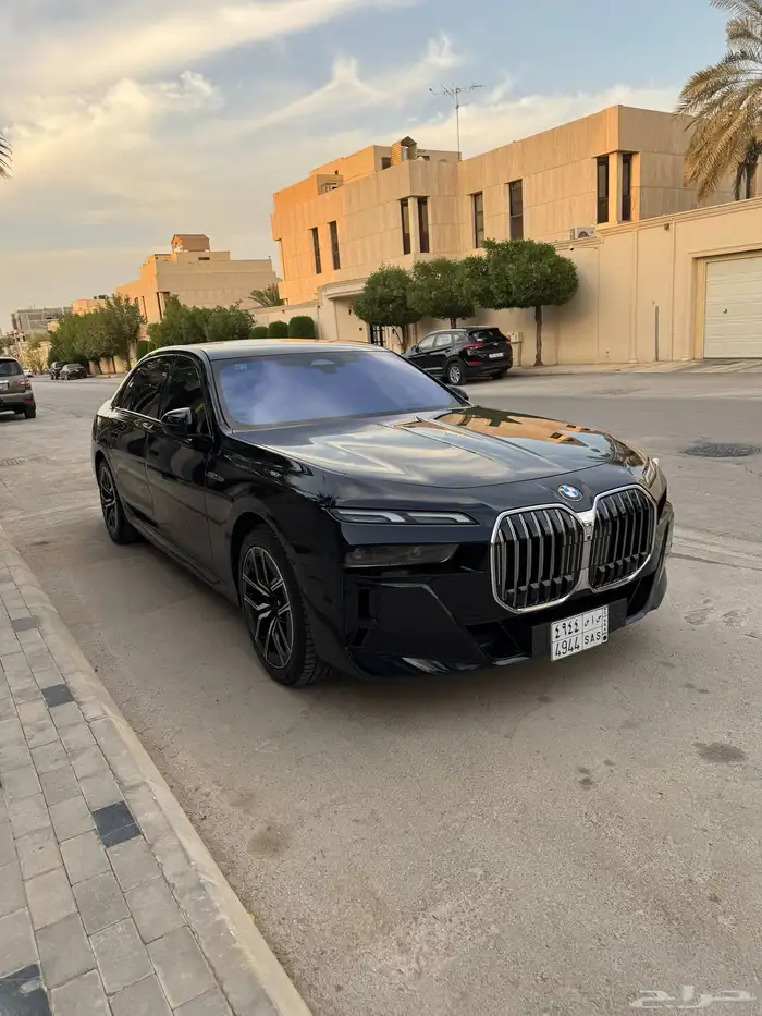 بي ام دبليو الفئة السابعة 735i - 2023 2