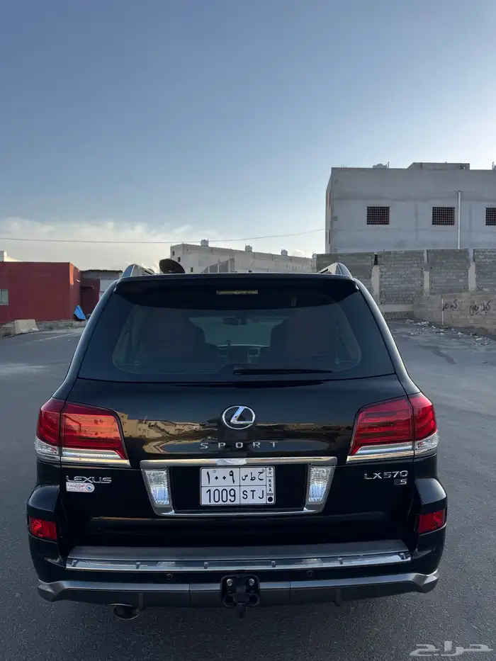لكزس 2015 اسود عداد قليل 11