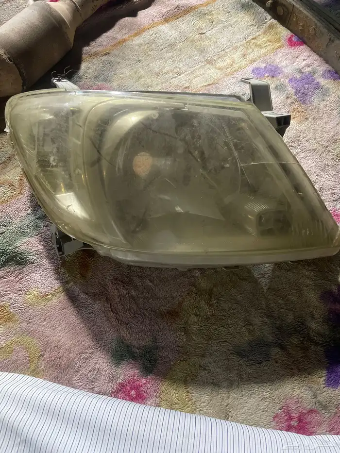 سست وقطع هايلوكس ومسجلات وشمعات 7