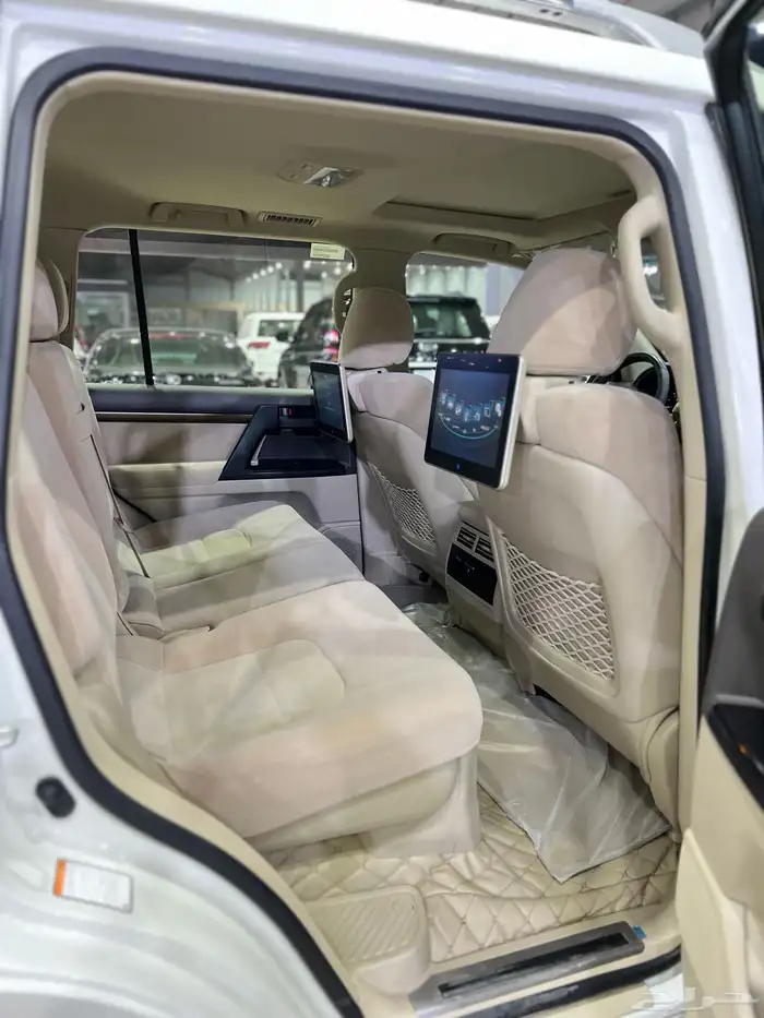 تويوتا لاندكروزر 2019 تورنج فل كامل سعودي ماشي 77 الف 14