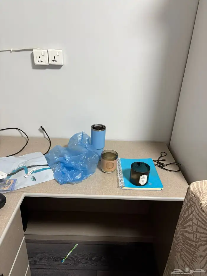 طاولة مكتب 1