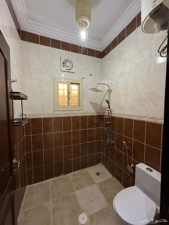 شقة بلاط غير مفروشة 3 غرف و صالة في جدة 7