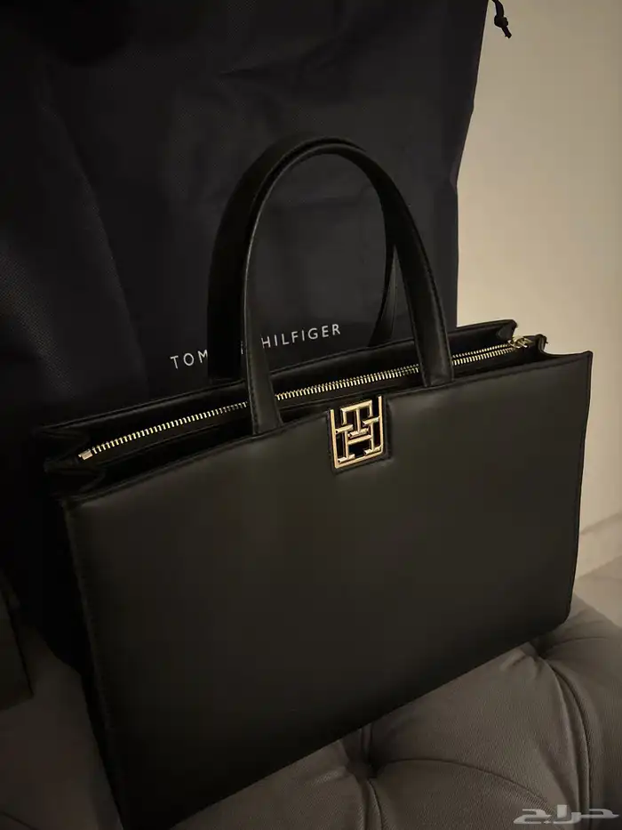 شنطه تومي هليفر جديده ب 299 ريال فقط 1