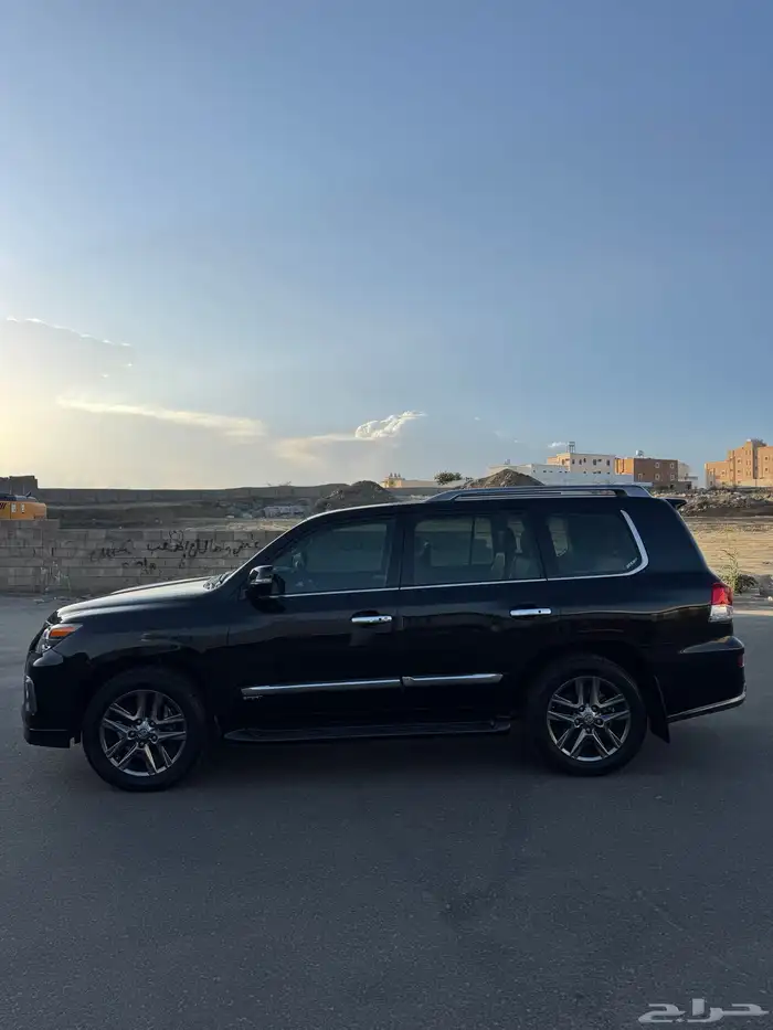 لكزس 2015 اسود عداد قليل 12