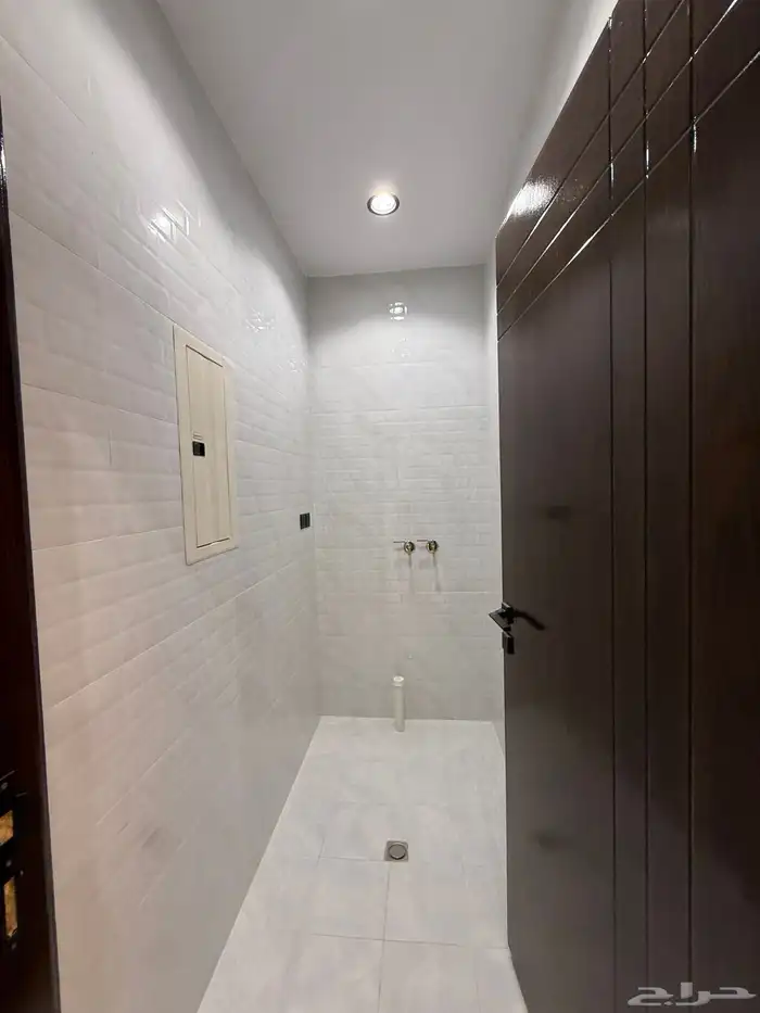 للبيع شقه دور ارضى بحوش بموقع مكتمل الخدمات بحى الموسى 15