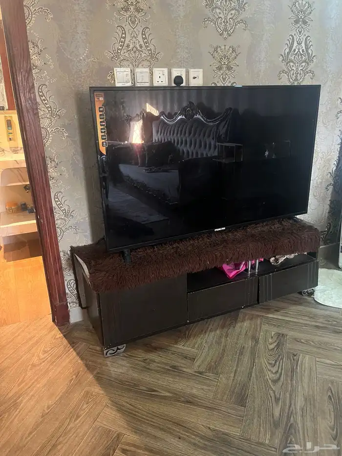 مكتبه وشاشه65بوصه ومدخل للبيع 0