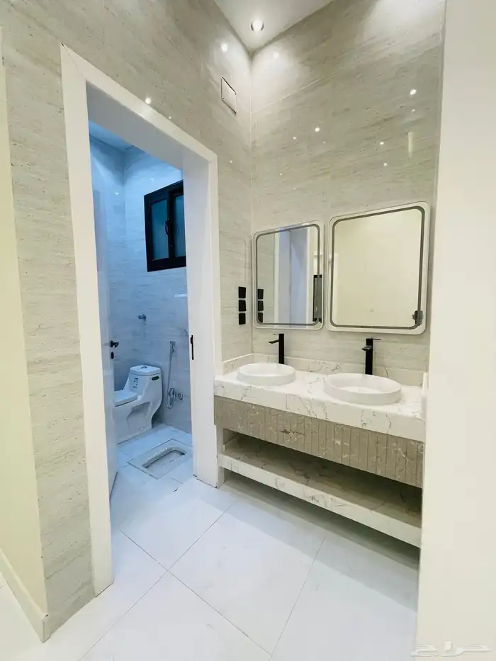 للبيع ادوار ارضي بحوش مدخل سيارة من 550 الف شمال الخميس 14