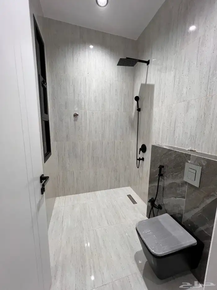 للبيع ادوار ارضيه خلف مستشفى السعودى الالمانى خميس مشيط 21