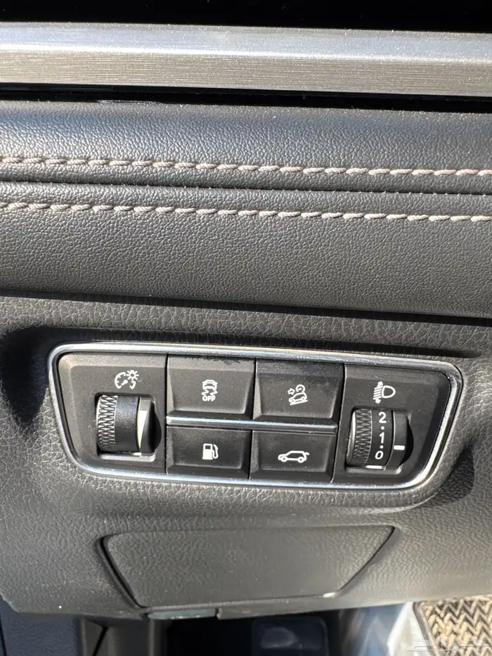 شانجان CS95 أبيض سقف أسود رويال السوم 47 15