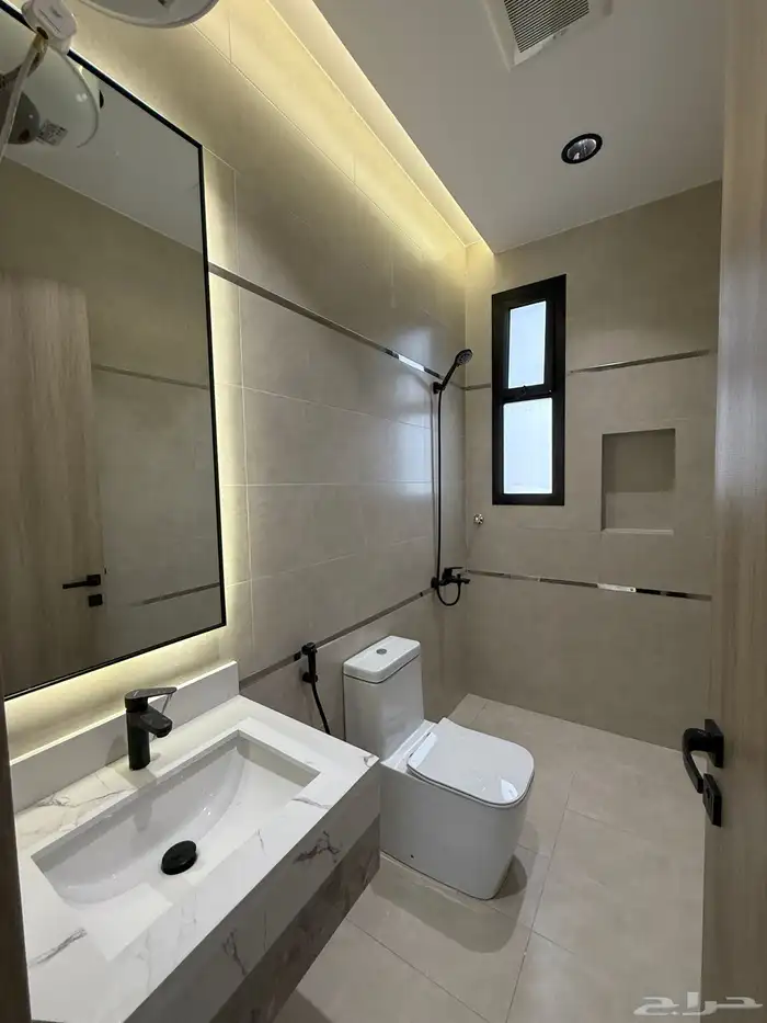 للبيع ارواف علويه وشقق ارضيه ببايكة سيارة ف احد رفيده 42