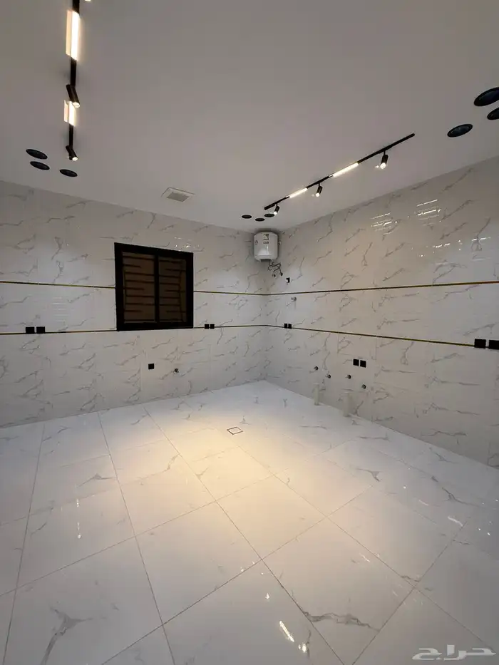 للبيع شقق علويه بالقرب من حي الضيافه طريق ابها الخميس 12