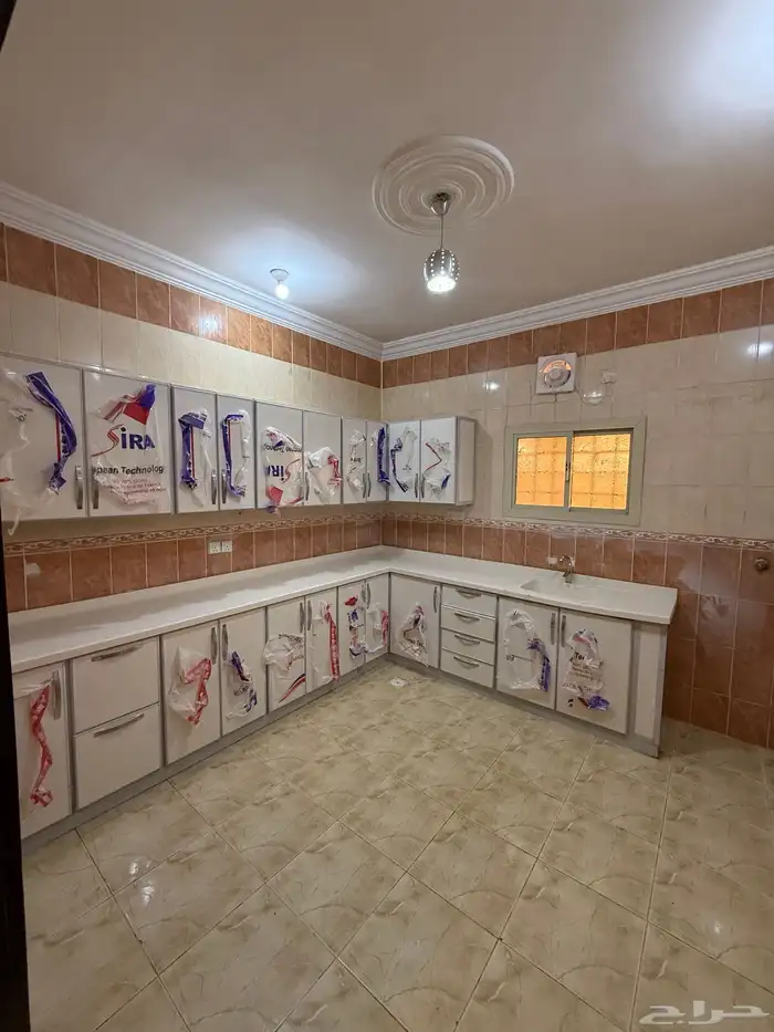 شقة بلاط غير مفروشة 3 غرف و صالة في جدة 6